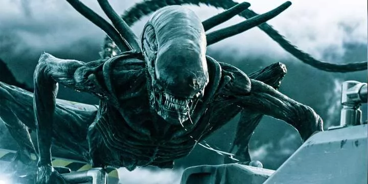 The xenomorph on top of a spaceship in Alien Covenant