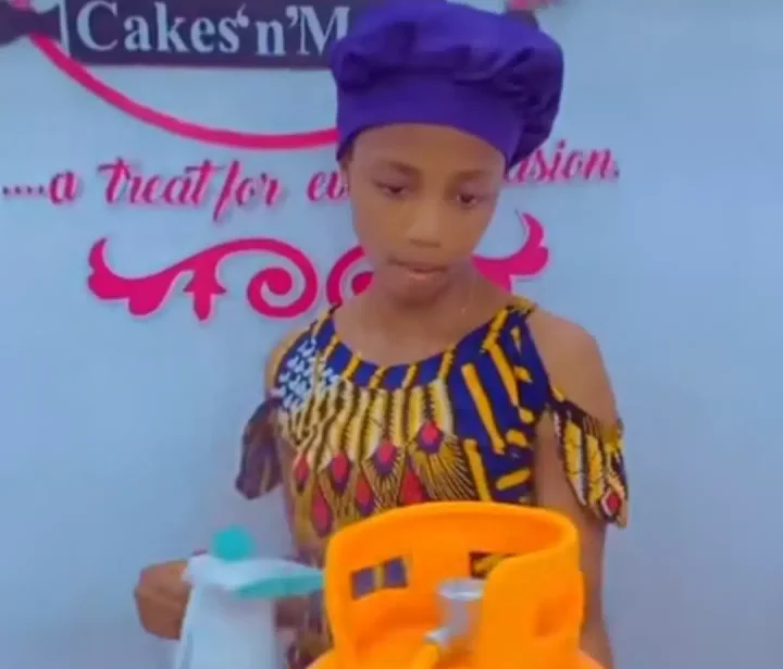 '‎This is big creativity' - Talented Nigerian baker receives praise with realistic gas cylinder and P.O.S machine cakes