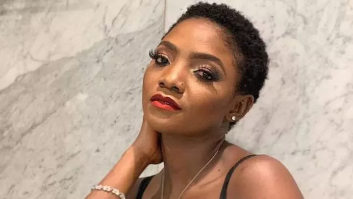 I find it beautiful when men cry - Simi