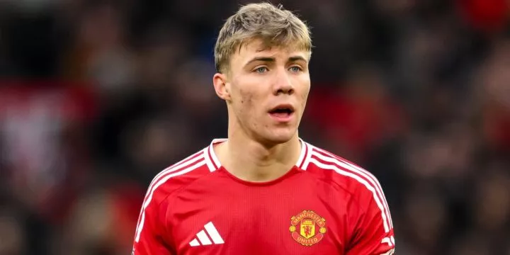 Manchester United striker Rasmus Hojlund in action