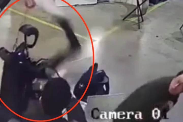 Chilling moment humanoid robot wakes up and starts attacking its handlers while trying to break free from restraints (video) Chilling moment humanoid robot wakes up and starts attacking its handlers while trying to break free from restraints (video)