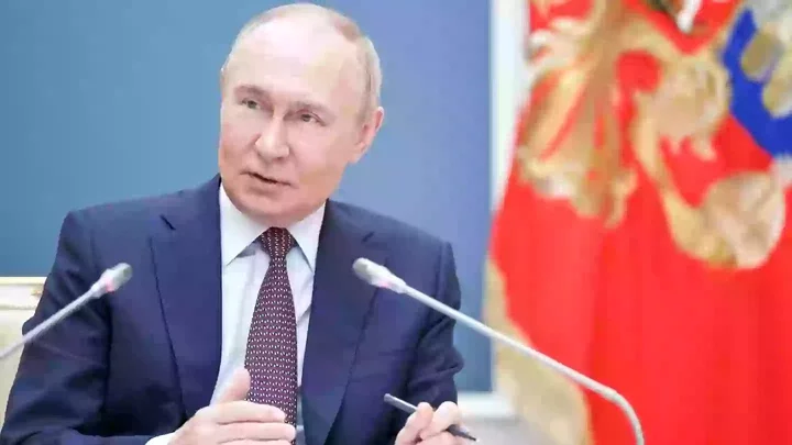 Vladimir Putin mocks fellow world leaders with brutal one-word assessment Vladimir Putin mocks fellow world leaders with brutal one-word assessment