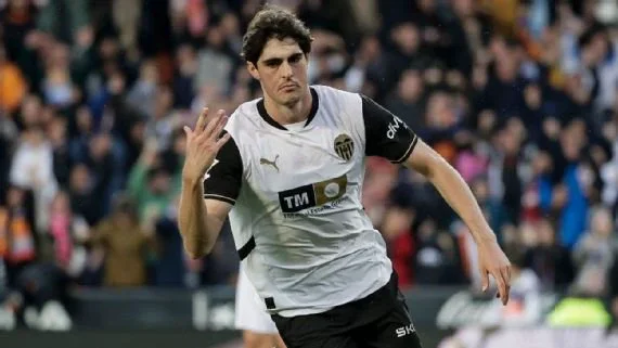 Transfer rumors, news: Man United eye move for Javi Guerra