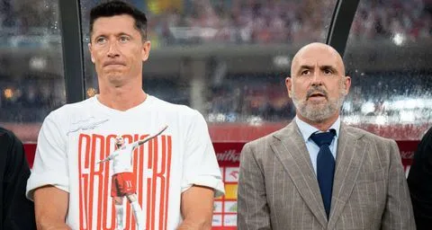 Poland coach bows to Lewandowski pressure, resigns from national position