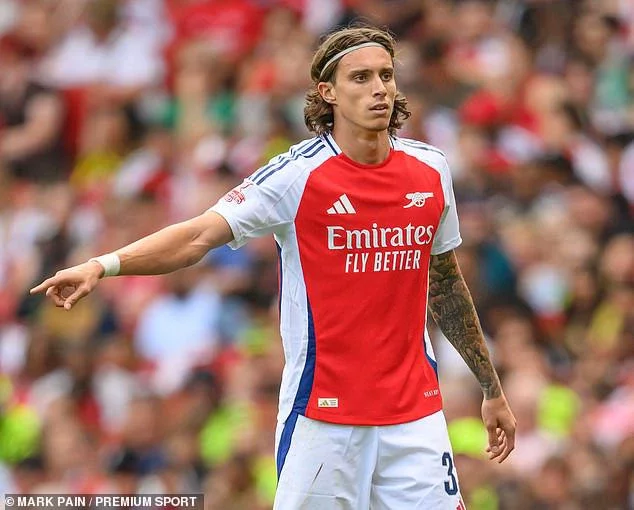 As for the league's best signing, the Gunners' defensive reinforcement Riccardo Calafiori is backed by one in ten fans