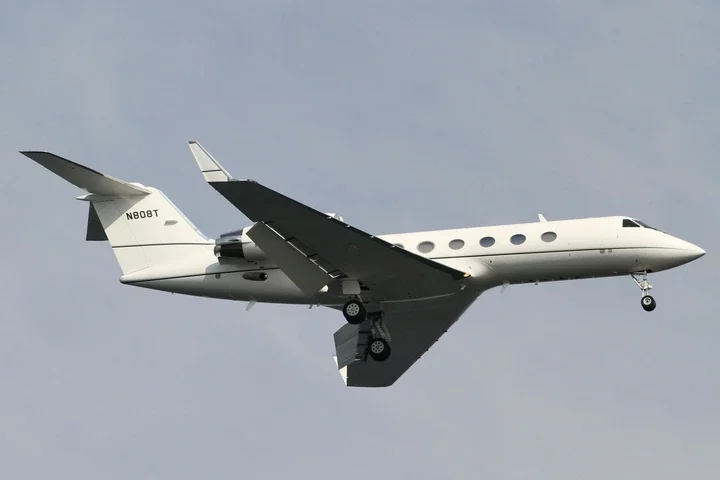 Tom Cruise's Gulfstream G-IV flying in the sky.