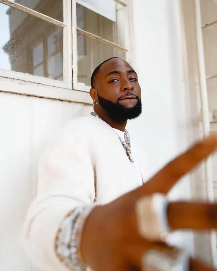'No gree for anybody' - Moment Davido and Shallipopi competitively spray money at each other