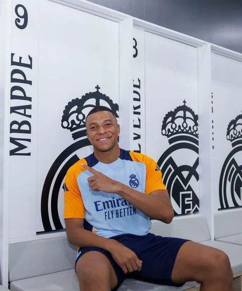 Mbappe in the Real Madrid dressing room after his presentation.