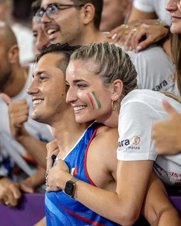 Paralympian proposes to partner after failing to reach men