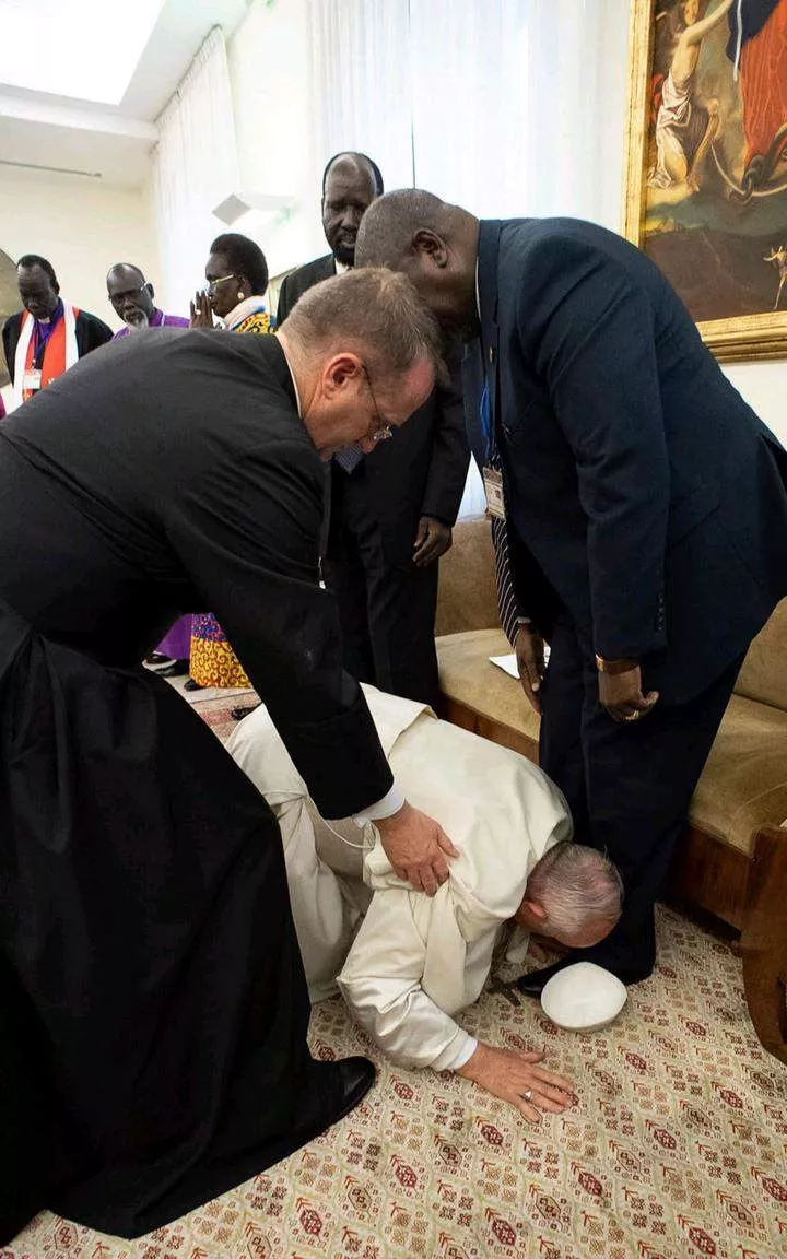 See The Only African President To Be Kissed On The Feet By Pope, Here Is The Reason