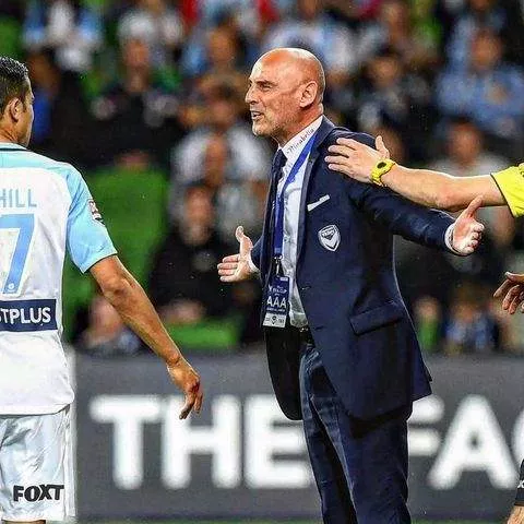 Kevin Muscat: The story of the 'dirtiest ever defender' in soccer history (Video)