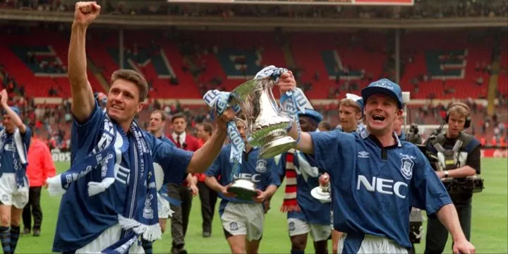 Everton players celebrate winning FA Cup