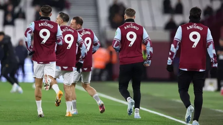 West Ham players pay tribute to Michail Antonio after horror car crash with touching gesture