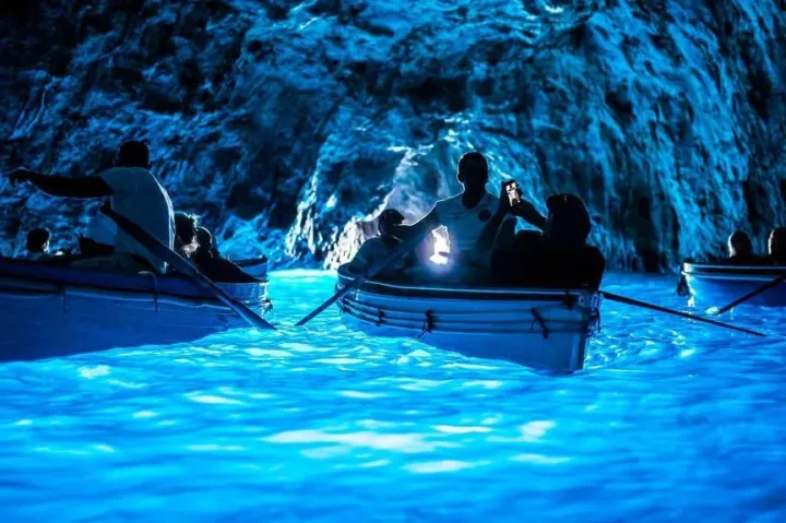 5 most breathtaking underwater caves you need to see