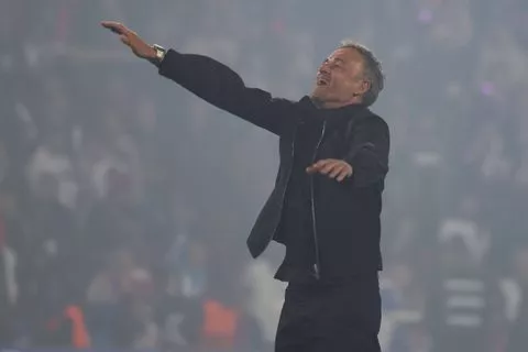 'We are the Farmer's League' - PSG coach mocks Premier League fans after dumping Arsenal out of UCL (Video)