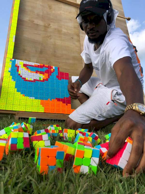 Man creates unique portrait of Davido using 800 pieces of Rubik's cubes (Video)