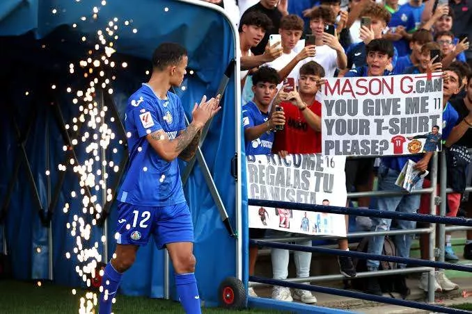 Mason Greenwood receives warm reception from Getafe fans during unveiling as his partner cheers him on (photos/videos)