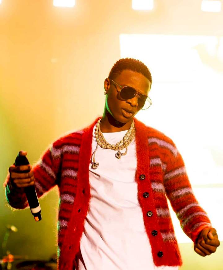 Fans celebrate as Wizkid clocks 32