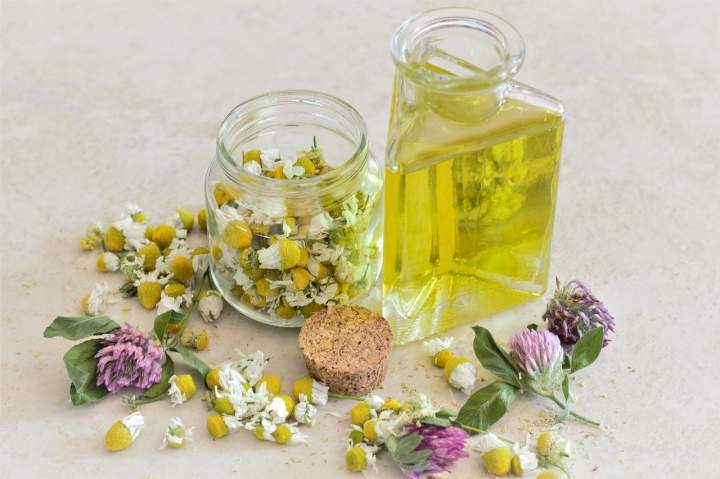 5 Essential Oils for Your Home Massage