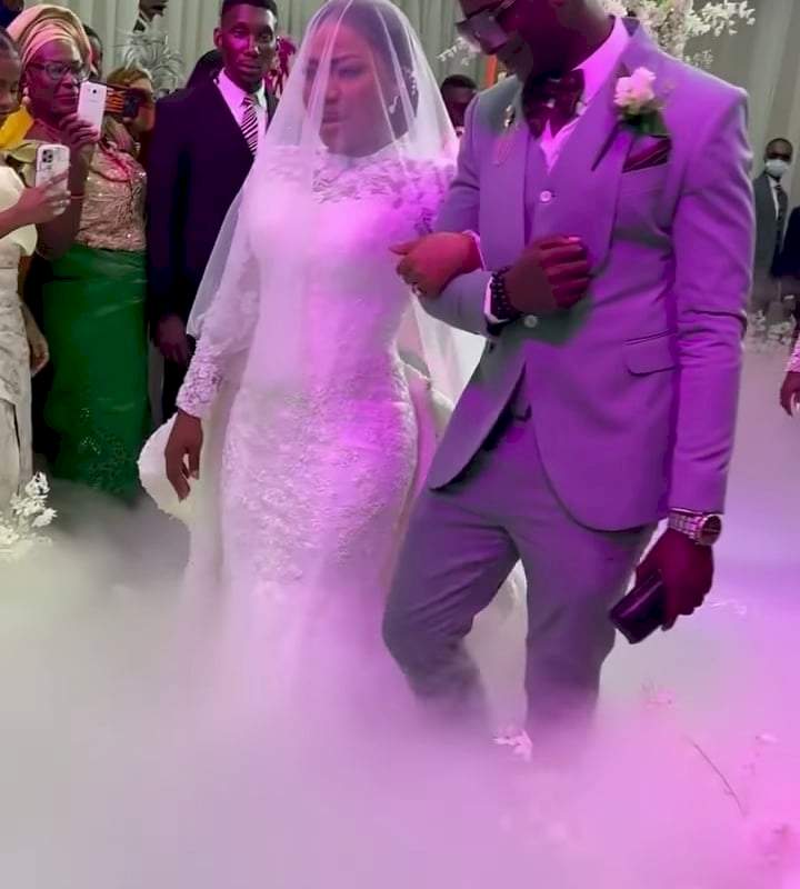 Emotional moment Mercy Chinwo tears up as she walks down the aisle (Video)