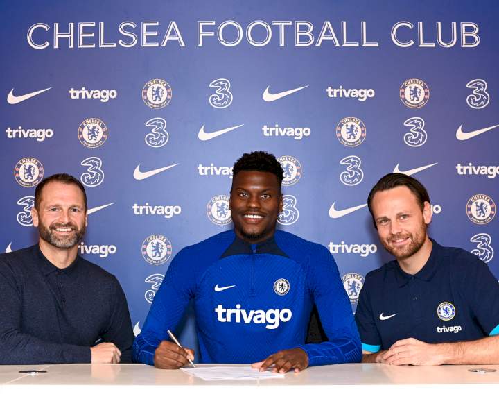 Chelsea sign French international defender Badiashile