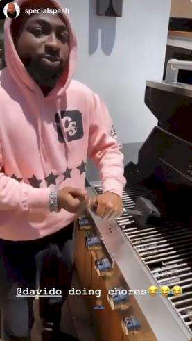 'The chores sef looks rich' - Reactions as Davido is spotted doing some house chores (Video)