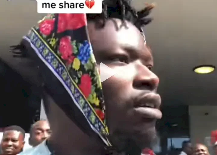 'Big Wiz no show love o' - Heartbroken man shares video of Wizkid's reaction after he approached him