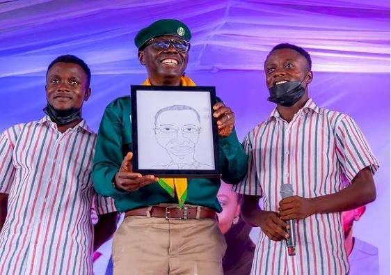 Gov. Sanwo-Olu finally meets man who made a facial sketch of him (Photos)