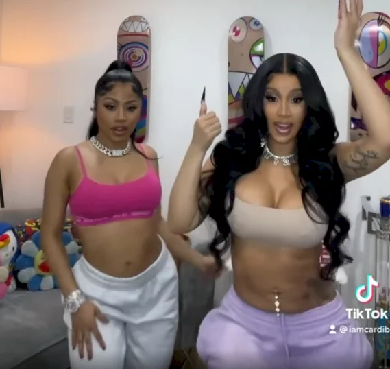 Cardi B shows off her flat tummy one month after welcoming second child (video)