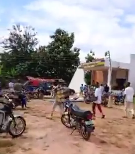 We are under attack - Ondo community protests as suspected herdsmen kill abducted farmer, collect N400,000 ransom to release his son (video)