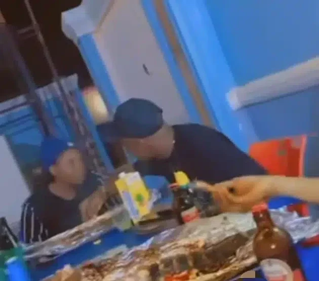 'What if she swallows the ring?' - Reactions as Nigerian man proposes to girlfriend, hides ring inside barbecue fish (Video)
