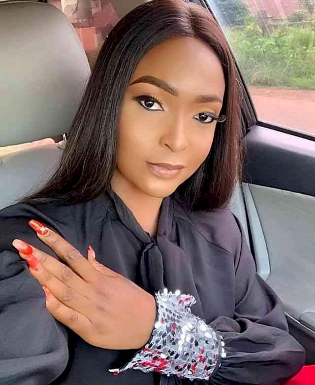 'I'm living by example' - Blessing Okoro says as she shows off transport fare she collected after a date (Video)