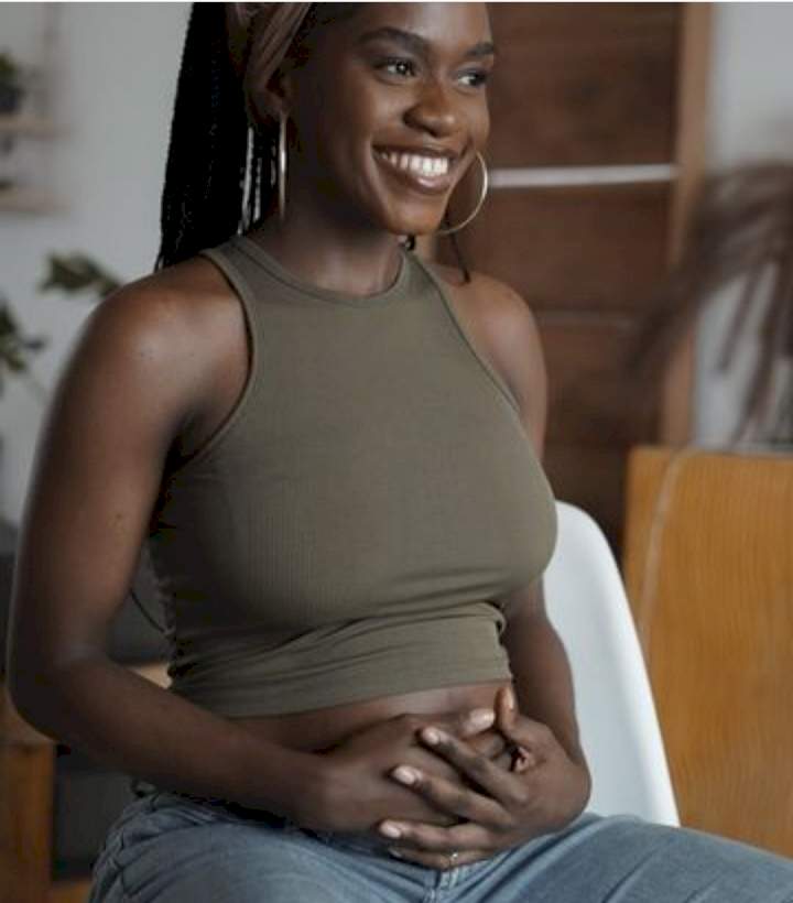 Comedienne Maraji expecting first child; debuts baby bump (video)