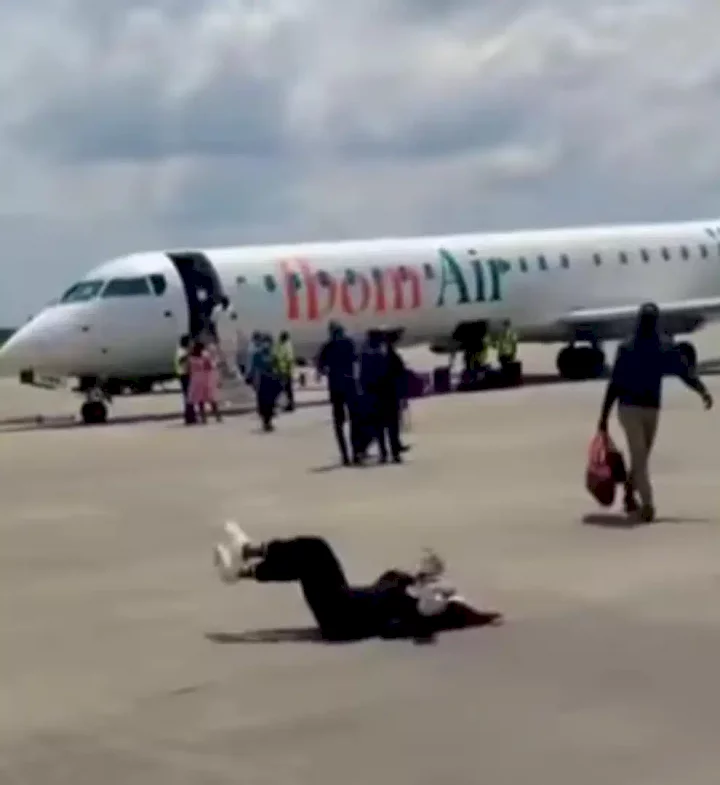 Lady sheds tears of joy as she boards aeroplane for the first time (Video)