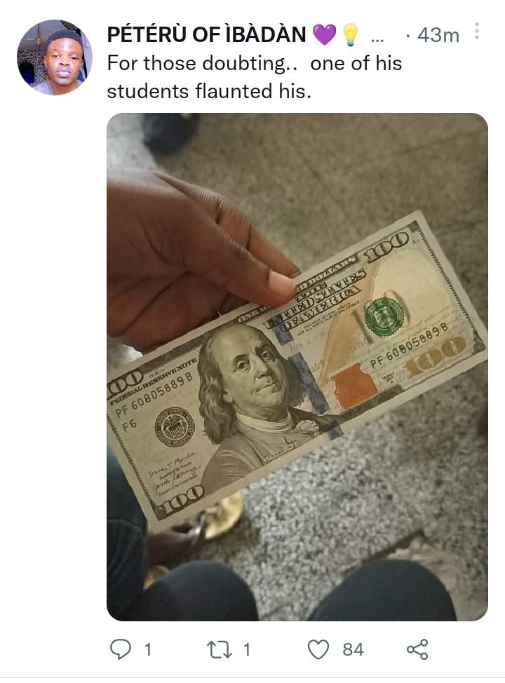 UI lecturer reportedly gifts $100 to students who attended his first lecture after ASUU strike