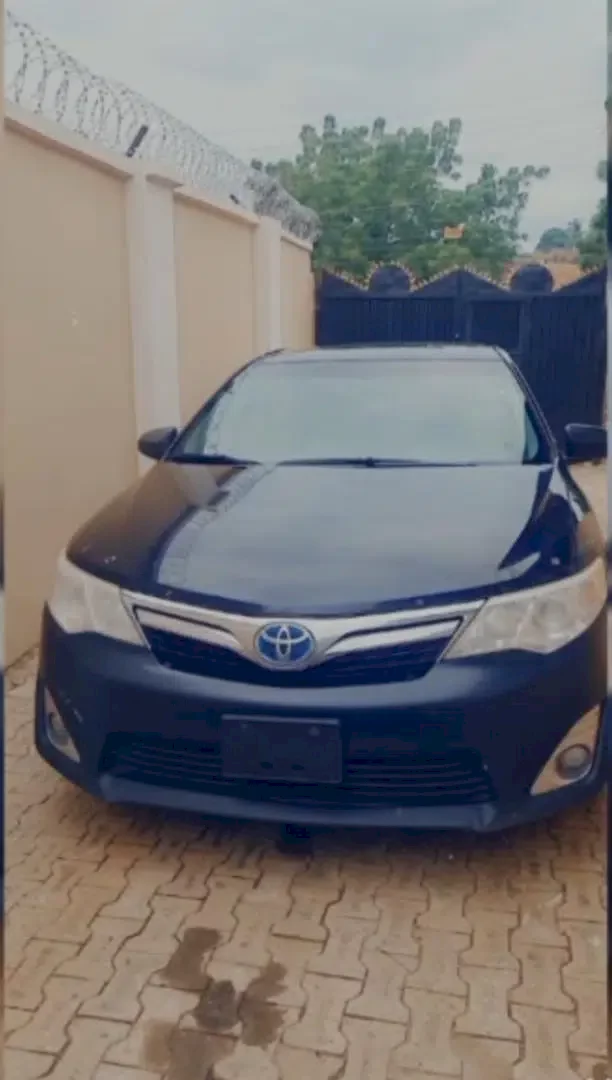 Wife of late Alaafin Oyo, Queen Omobolanle, shows off car gift from unknown person (Video)