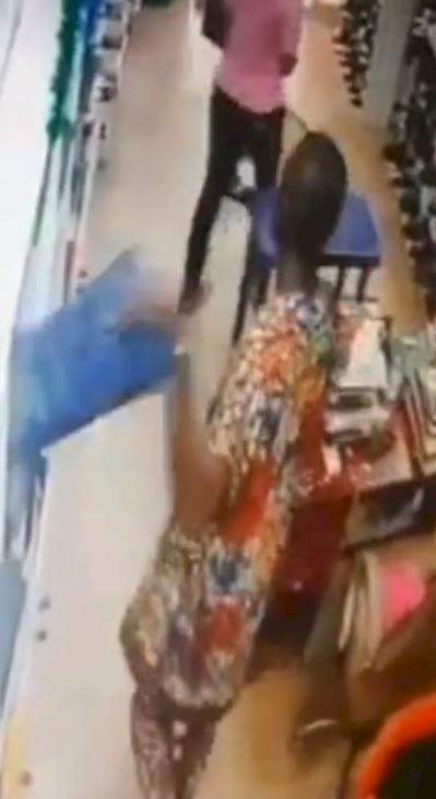 CCTV captures man stealing cloth material from a boutique in Calabar (Video)