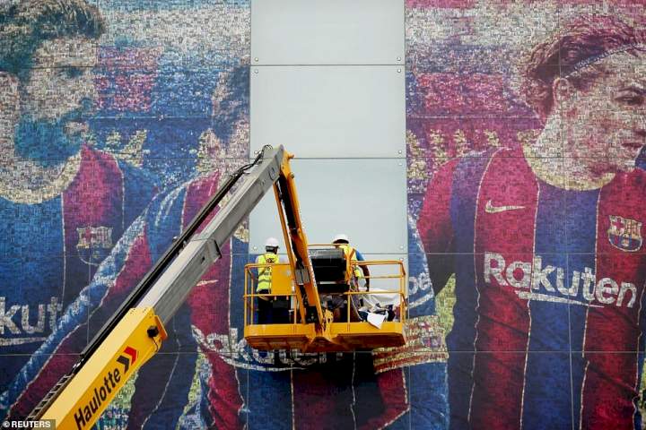 Barcelona tear down Messi's posters outside Camp Nou