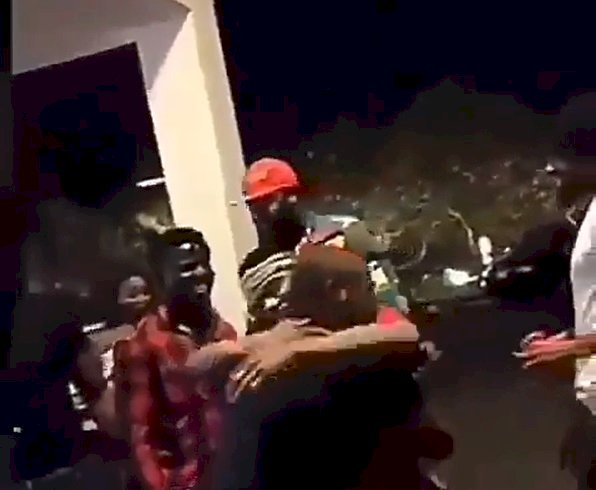 Fans dig up throwback video of Davido and Wizkid hugging, pleads for their beef to end