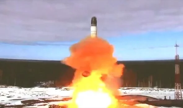 President Putin Puts Satan II Missile, Capable of Wiping London on Combat Duty (Photos)