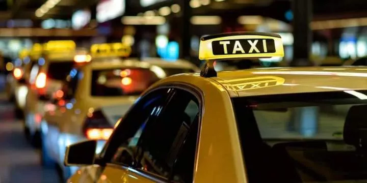Hook-up lady bursts in tears following truth on why cab driver turned off A.C
