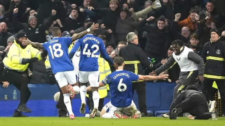 EPL: Arne Slot, two players sent off after Liverpool held to 2-2 draw at Everton