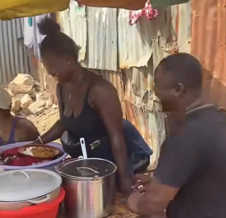 'Power of love, step 1 completed' - Romantic scene as Nigerian man takes a knee, proposes to food vendor girlfriend
