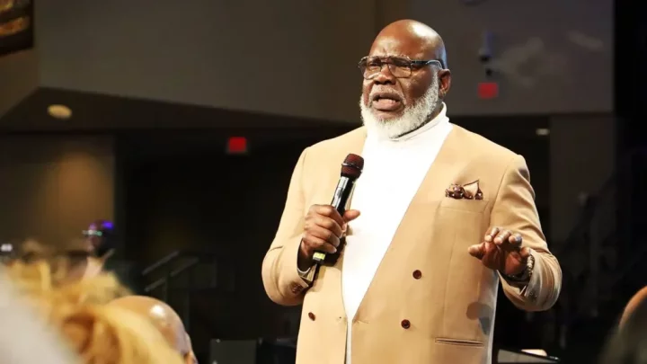 Moment Bishop T.D. Jakes suffers medical emergency during service