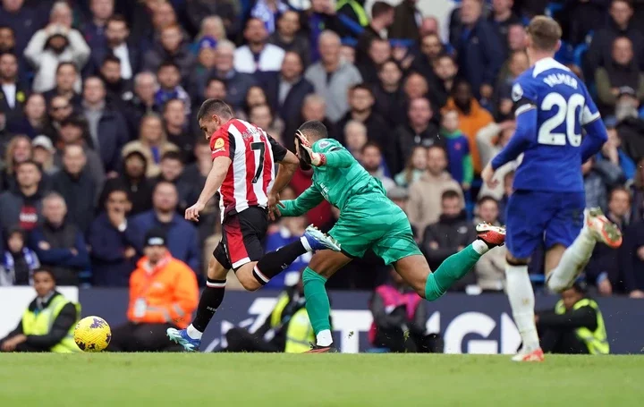 Maupay squares the ball to his strike partner