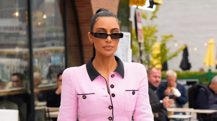 Kim Kardashian shows up for jury duty at a US courthouse in gang murder case (photos)