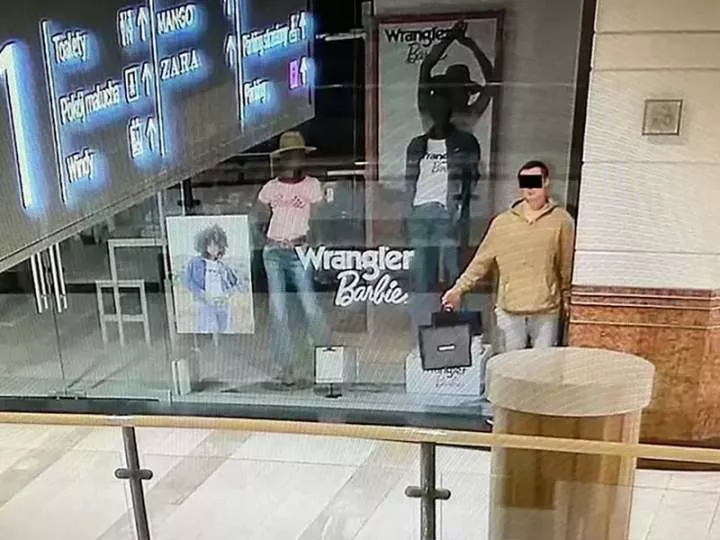 Bold thief steals jewellery and clothes by posing as mannequin in shop window