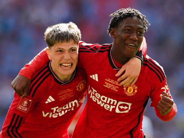 Manchester United's Alejandro Garnacho and Kobbie Mainoo celebrate on May 25, 2024