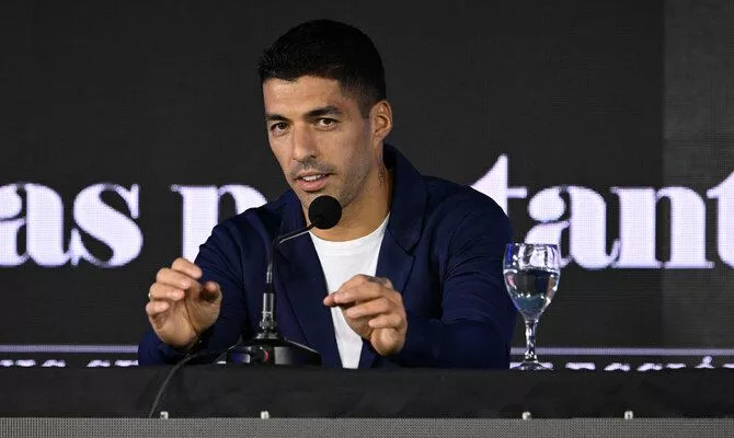 Uruguay icon, Luis Suarez confirms his retirement from international football