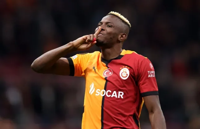 ISTANBUL, TURKEY - NOVEMBER 07: Victor Osimhen of Galatasaray celebrates after the team's victory in the UEFA Europa League 2024/25 League Phase MD4 match between Galatasaray A.S. and Tottenham Hotspur at Ali Sami Yen Spor Kompleksi on November 07, 2024 in Istanbul, Turkey. (Photo by Ahmad Mora/Getty Images)